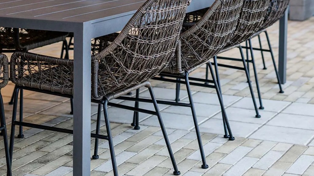 Patio Outdoor Dining Set – Dining Table & Chairs